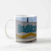 キューバの古い車のカラフルなハバナの芸術 コーヒーマグカップ (左)