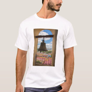 キューバの教会の塔の鐘 Tシャツ