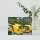 キューバの明るい黄色の楽しいココタクシー ポストカード (スタンド正面)