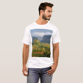 キューバの渓谷のパノラマ風景 Tシャツ (正面フル)