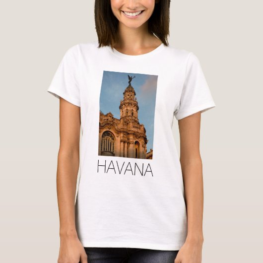 キューバ ハバナの古い建物の尖塔 Tシャツ (正面)