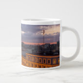 キューバ、ハバナ、夕日の町並み ジャンボコーヒーマグカップ (右)