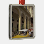 キューバ、ハバナ。1950カラフル年代のシェビー メタルオーナメント (右)