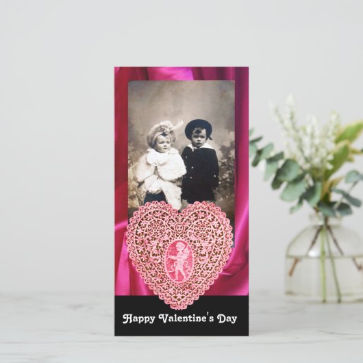 キューピッドレースハートシルク明るい赤紫色クロス、ピンクブラック シーズンカード (スタンド正面)