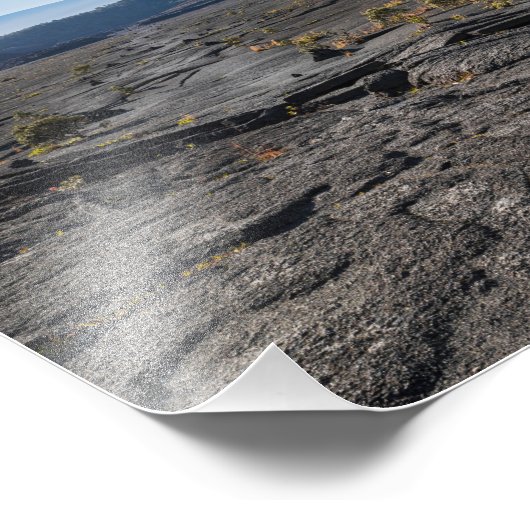 キラウエアの乾燥溶岩ベッドの上にイキクレーター フォトプリント            (角)