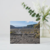 キラウエアの乾燥溶岩ベッドの上にイキクレーター ポストカード (スタンド正面)