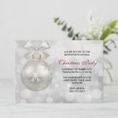 キラキラ輝くシルバーのクリスマスボールがぼやけたライトのパーティで輝く 招待状 (スタンド正面)