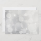 キラキラ輝くシルバーのクリスマスボールがぼやけたライトのパーティで輝く 招待状 (裏面)
