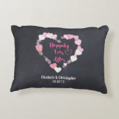 キラキラ輝くピンクのハートの後で幸せ結婚に アクセントクッション (裏面)