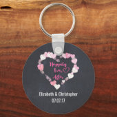 キラキラ輝くピンクのハートの後で幸せ結婚に キーホルダー (正面)