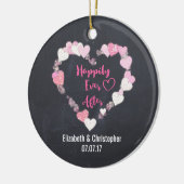 キラキラ輝くピンクのハートの後で幸せ結婚に セラミックオーナメント (左)