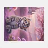 キラキラ輝く襟の可愛らしい子猫 フリースブランケット (正面(横))