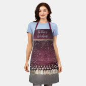 キラリパーソナライズされたティスターズのコインスカーフ エプロン (着用した状態)