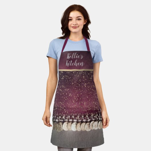 キラリパーソナライズされたティスターズのコインスカーフ エプロン (着用した状態)