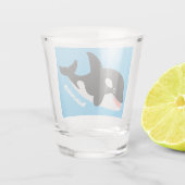 キラーおもしろいホエールオルカかわいい漫画イラストレーション ショットグラス (裏面)
