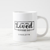 キリストパーソナライズされた教の愛の聖書の聖句ローマ5:8 ジャンボコーヒーマグカップ (右)