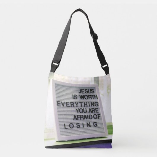 キリスト教の印は何でもイエスの価値がある クロスボディバッグ (正面)