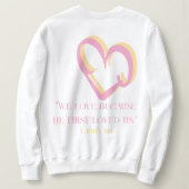 キリスト教の聖書第1ヨハネ4:19 スウェットシャツ (デザイン裏面)