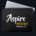 キリスト教の高地感動的を目指す ラップトップスリーブ<br><div class="desc">メッセージ感動的- Aspire Higher -聖なる書物、 経典リファレンス付きコロサイ3:2 "上の事に心を置く"。単にやる気を起こさせるスタイリッシュに表示されたメッセージ。文字は完全にカスタマイズ可能なため、独自のメッセージとお気に入りの聖なる書物、 経典参照でパーソナライズしたり、そこ離れのままパーソナライズできます。平凡素晴らしな人に定住したくない人のための一年中贈り物。</div>