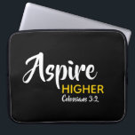 キリスト教の高地感動的を目指す ラップトップスリーブ<br><div class="desc">メッセージ感動的- Aspire Higher -聖なる書物、 経典リファレンス付きコロサイ3:2 "上の事に心を置く"。単にやる気を起こさせるスタイリッシュに表示されたメッセージ。文字は完全にカスタマイズ可能なため、独自のメッセージとお気に入りの聖なる書物、 経典参照でパーソナライズしたり、そこ離れのままパーソナライズできます。平凡素晴らしな人に定住したくない人のための一年中贈り物。</div>