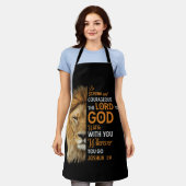 キリスト教聖書聖句Joshua 1 9ライオン信仰 エプロン (着用した状態)