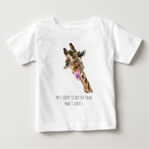 キリンおもしろいタングアウトウよくはしゃぐィンク-文字 ベビーTシャツ