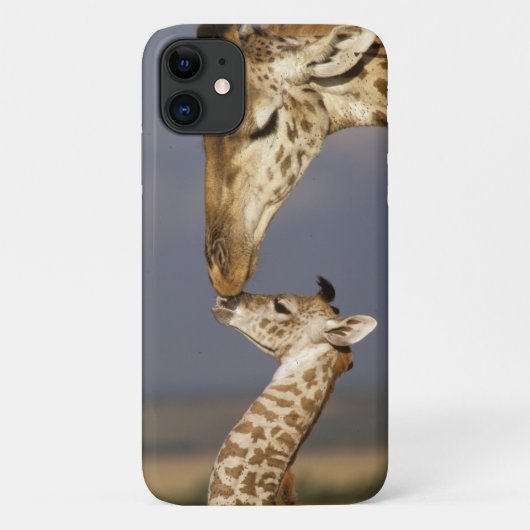 キリンと赤ちゃんキリンのキス Case-Mate iPhoneケース (裏面)