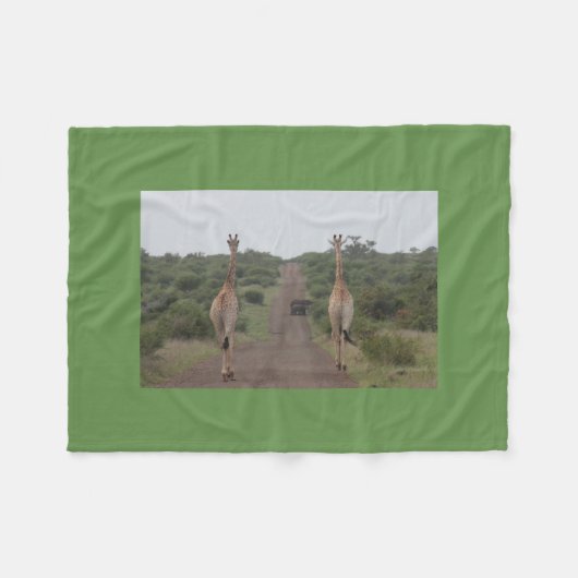 キリンはかわいい個人化します運命の運命を結び付けます フリースブランケット (正面(横))