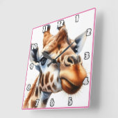 キリンは夕暮れ時にサバンナを散歩する スクエア壁時計 (傾斜)