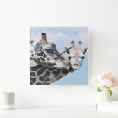 キリンは彼女の子牛に接吻します スクエア壁時計 (ホーム)