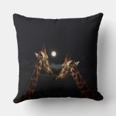 キリンは月明かりの中で愛している。 クッション (裏面)