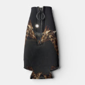 キリンは月明かりの中で愛している。 ボトルクーラー (裏面)