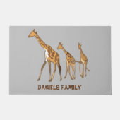 キリンパーソナライズされたファミリードアマット ドアマット (正面)