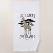 キリン好きのためのレトロな彫刻風Tシャツデザイン ビーチタオル (正面)
