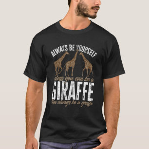 キリン愛かわいい子供はいつもキリンである Tシャツ