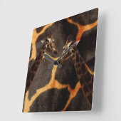 キリン模様の背景にキリン スクエア壁時計 (傾斜)