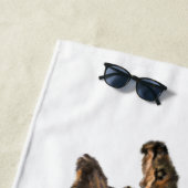 キリン舌アウトとウイよくはしゃぐク – カスタム文字 ビーチタオル (インサイチュ)