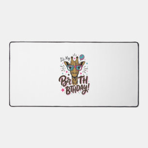 キリン 誕生日 ヴィンテージ 彫刻 パーティーTシャツ_1 デスクマット