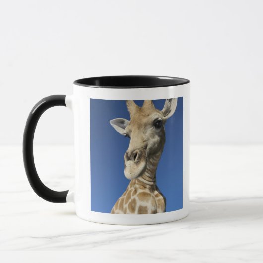 キリン(Giraffa Camelopardalis)のポートレート2 マグカップ (左)