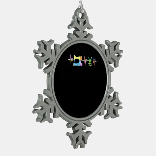 キルター裁縫ハートビート – キルティング恋人 スノーフレークピューターオーナメント (左)