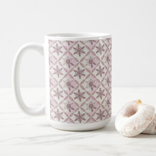 キルティングされたピンクの雪の結晶模様の冬 コーヒーマグカップ (ドーナツ)