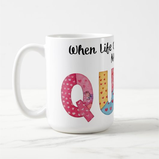 キルティングは与え命を奪うキルトを作る コーヒーマグカップ (左)