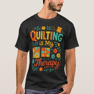 キルティングは私のセラピー - 笑えるソーイング ユーモア Tシャツ