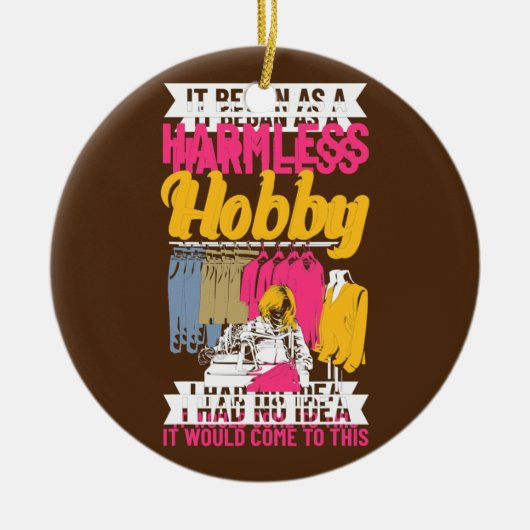 キルティング引用文裁縫布製下水道人 セラミックオーナメント (正面)