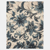 キルテッドクリームアンドネイビーブルーフローラデザイン フリースブランケット (正面)