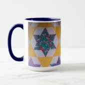 キルトにされたコーヒー マグカップ (左)