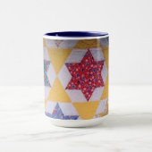 キルトにされたコーヒー マグカップ (中央)