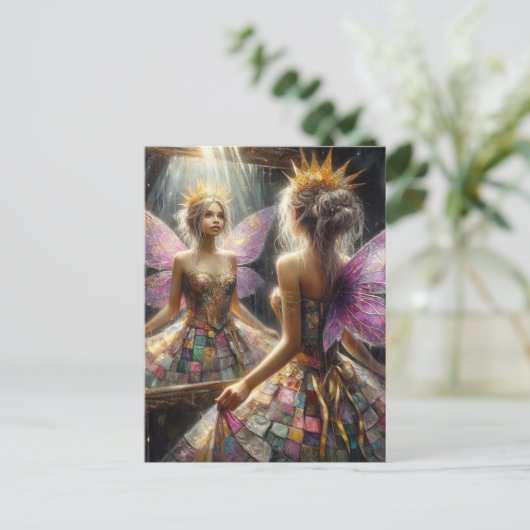 キルトのドレスを着た妖精、ドレスを鏡に見る ポストカード (スタンド正面)