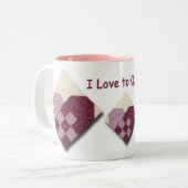 キルトへのキルトにされたハート愛 ツートーンマグカップ (正面左)