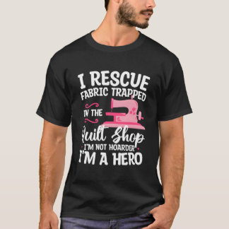 キルトショップに閉じ込められた生地を救う 私ではない Tシャツ